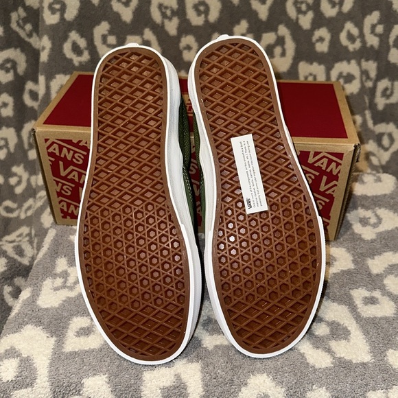 Vans Classic Slip-On Sneakers in Textured Chive 😍New 🆕 & Never Worn 😍 - Picture 10 of 17